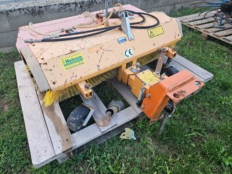 Zametacia kefa so zbernou nádobou - 2