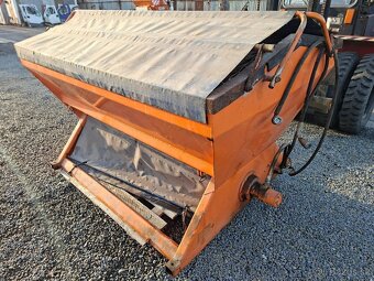 Multicar komunalní sypač Beilhack. - 2