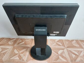 monitory - 2
