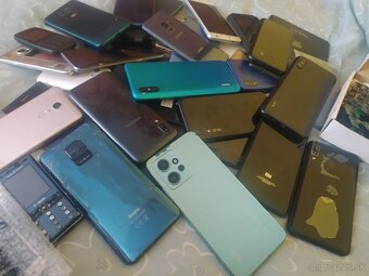 Predám mobily ná náhradné diely - 2