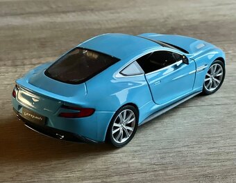 Aston martin Vanquish 1:24 - 2