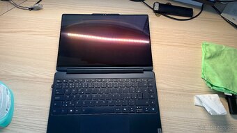 Lenovo Yoga 9 2-in-1 14IMH9 Cosmic Blue celokovový - 2