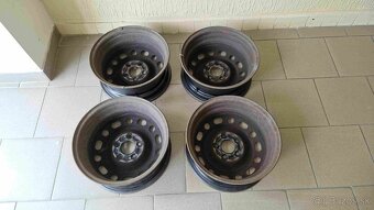 Predám 4ks 15" plechových diskov na Mazdu 3 - 2