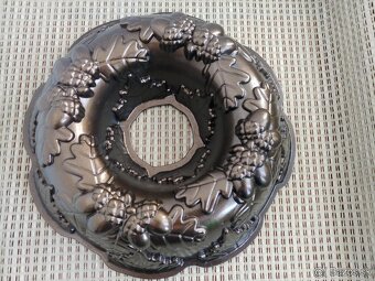 Forma na kolac / babovku AUTUMN WREATH, zn.Nordic Ware - 2