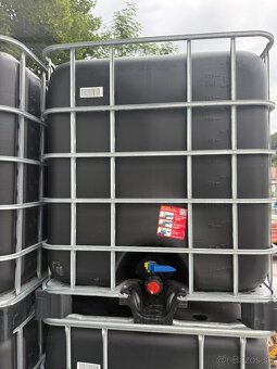 Predám 2 čierne 1000 litrové IBC kontajnery - 2