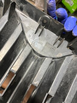 Mriežka chladiča 3T0 853 668 A - 2