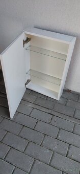 Zrkadlová skrinka - 2