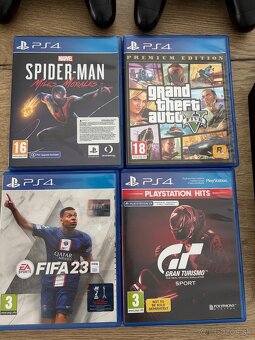 Playstation 4 slim +2 ovladace+4hry - 2
