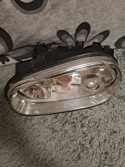 Predám Ľavý xenón GOLF 4 na náhradné diely - 2