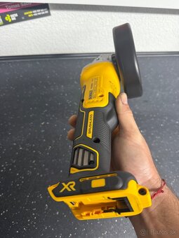 Dewalt akú uhlová bruska - 2