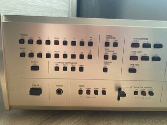 Accuphase C-240 - 2