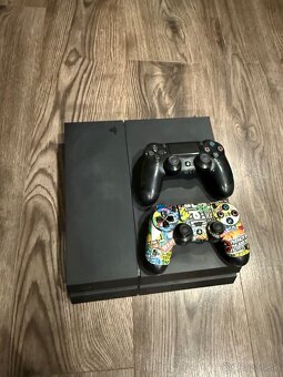Playstation 4 - 2