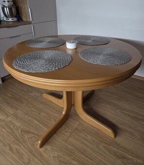 Rozkládací masívny jedálenský stôl - 2