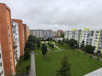 SENEC - EXKLUZÍVNE IBA U NÁS - NA PREDAJ 3 IZBOVÝ BYT V CENT - 2