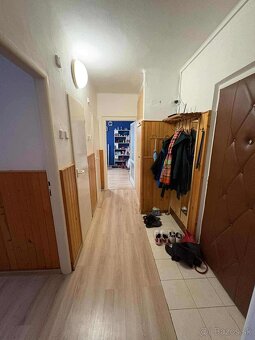 Predám zariadený 2-izbový byt s loggiou na sídlisku Tarča - 2