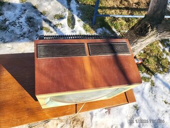 Tesla dreveny elektronkovy televizor - 2