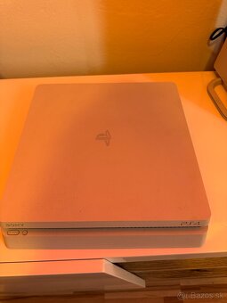Playstation 4 Slim - 2
