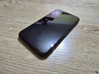Iphone xr 64gb plnefunkcny ma len skrabance na displeji od p - 2