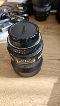 Nikon 85mm f/1.8 AF and AF-D NIKKOR - 2