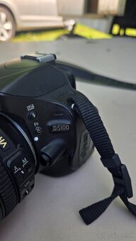 Nikon D5100 plus nabijacka plne funkčny - 2