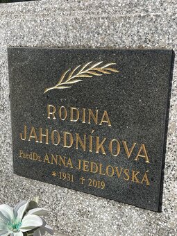 OBNOVA PÍSMA NA NÁHROBNÝCH KAMEŇOCH - 2