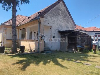 Starší dom s veľkým pozemkom, tichá lokalita - 2