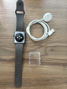 Apple watch Series 3 - 42mm, na náhradné diely - 2