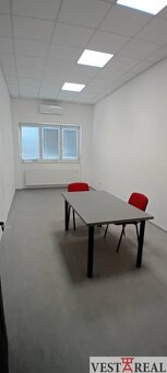 Na prenájom klimatizovaná kancelária 21,2 m2 Trnava ulica Bu - 2