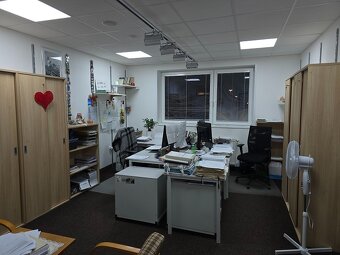 Prenájom 159m2 na prízemí s parkovaním v centre mesta. - 2