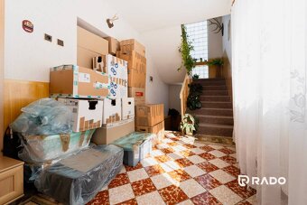 RADO | 8i RD s dvoma garážami a záhradou 974m2 | Zlatovce - 2