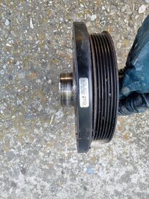 Predám remenicu z BMW 6 F13, cena dohodou - 2