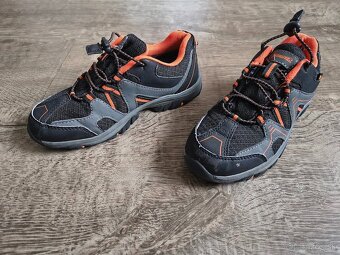 TENISKY LANDROVER 32 - 2