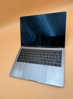 MacBook Pro 13 2017 i5 / 8GB RAM / 256GB SSD - 2