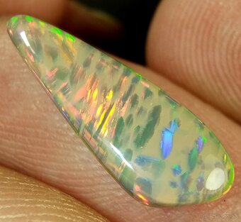 Drahý opál 2,05cts freeform WELO ETIOPIA - 2