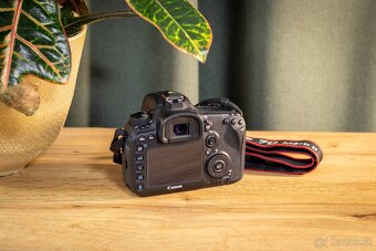 Canon 7D Mark II - 2