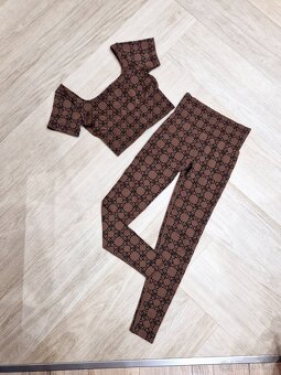 Guess hnedy monogram logovany fitness set a leginy - 2
