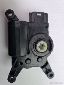 Motorcek nastavenia kurenia 5Q0907511K - 2