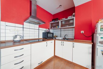 Priestranný 2 izbový byt - s veľkoformátovími oknami - 2