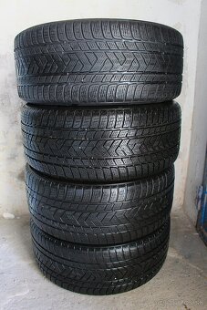 PIRELLI..5-6MM..ZIMNA..SADA..285/40 r21..SUV - 2