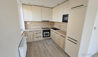 NOVINKA - 3 izbový byt - ROŽŇAVSKÁ ul. - NOVÁ REKONŠTRUKCIA - 2