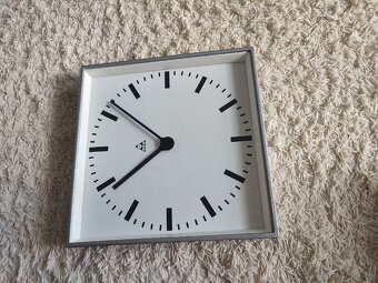 Pragotron C401 hodiny - 2