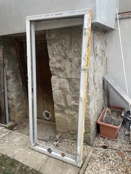 Plastové dvere s oknom – 202,5 x 88 cm | 99 € - 2