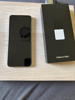 Samsung galaxy z flip 5 krémový - 2