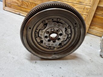 Dvojhmotny zotrvacnik Skoda, VW 04L105266H - 2
