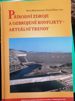 knihy - politológia - 2