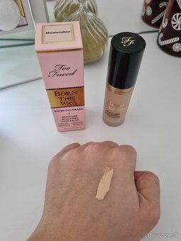 Too Faced Born This Way korektor odtieň Marshmallow - 2
