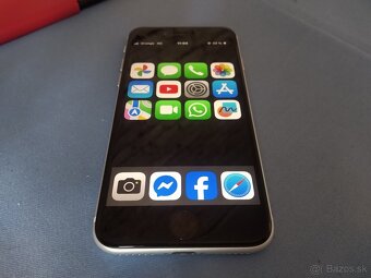 Apple iPhone SE (2020) - 2