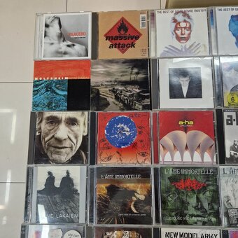 CD-čka...PLACEBO,MASSIVE ATTACK,DAVID BOWIE,NENA,PET SHOP BO - 2