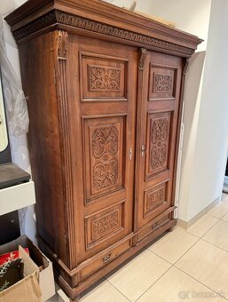 starožitná Altdeutch skriňa - 2