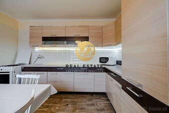 Ponúkame na Predaj - Priestranný Rodinný dom, slnečný  pozem - 2